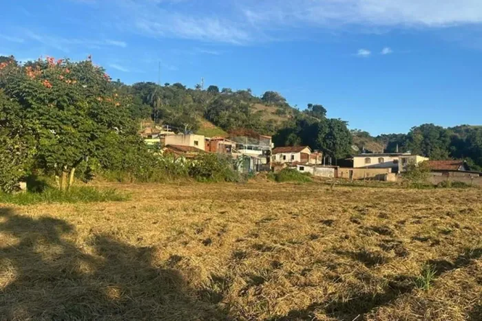 Oportunidade no Centro de Santana do Deserto  MG