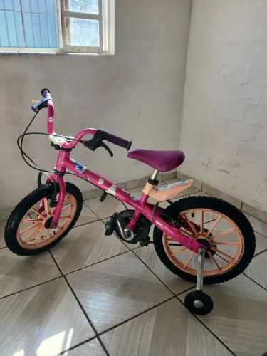 Bicicleta infantil aro 16 em ótimo estado de conservação. Tudo funcionando perfeitamente.