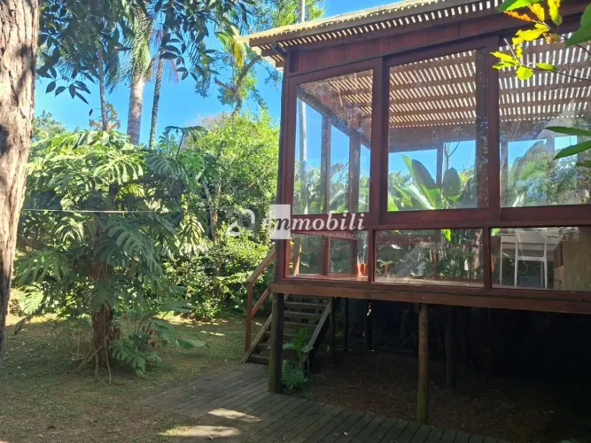 Cond Jardim Colibri Casa Rústica e Ampla c/3 Dorm e Jardim Frutífero - Granja Viana