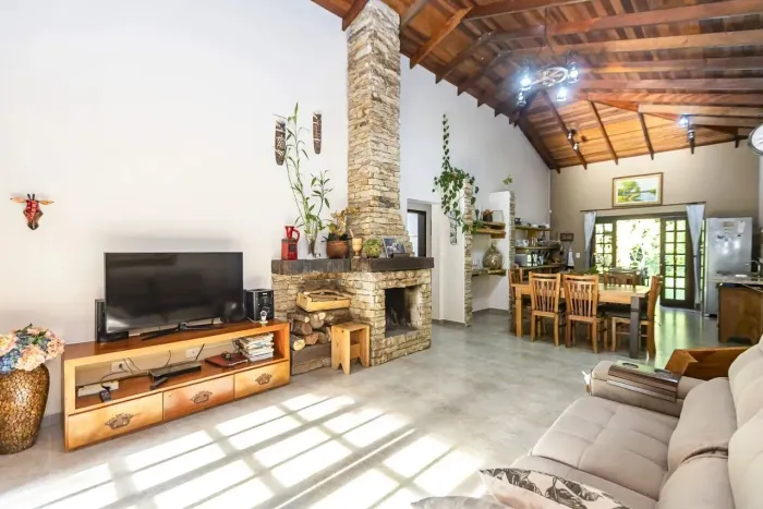 Casa para Venda em Quatro Barras, 3 dormitórios, 1 suíte, 2 banheiros, 10 vagas