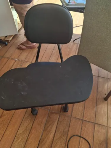 CONJUNTO DE CADEIRA, MESA E NINCHO PARA MANICURE
