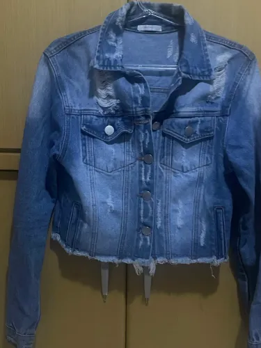 Jaqueta jeans pintada e bordada ,nas costas