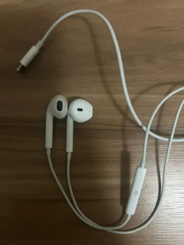 Apple EarPods com conector Lightning - Original