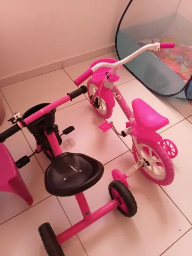 Vendo bicicleta e triciclo infantil feminino