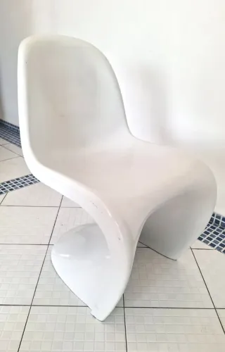 Sua casa ou escritório com design! Cadeiras Panton de fibra bancas em oferta!