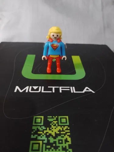 Boneco super girl Kinder ovo Playmobil dc