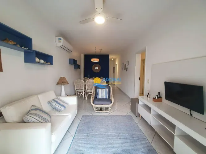 Apartamento próximo à praia com sacada  Tombo  Guarujá