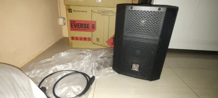CAIXA EV EVERSE 8' 400 WATTS RMS 121db (melhor que Bose S1 Pro) 