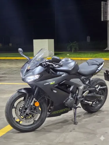 Triumph Daytona 660 2024 - negócio em carro e moto!