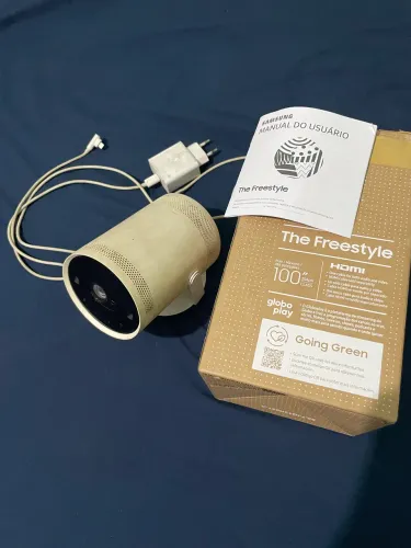 Projetor Samsung Freestyle de 30 até 100 polegadas ( já incluindo o telão ) !!!!