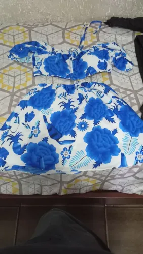 Vendo este vestido por 50 reais tamanho: M adulto