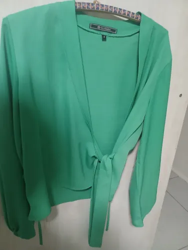 Vendo blusa Handara verde tamanho p veste um 38/40