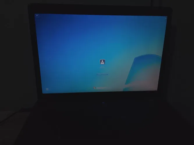 Notebook compq sem bateria mas pegar na energia fora isso tá filé tá bom