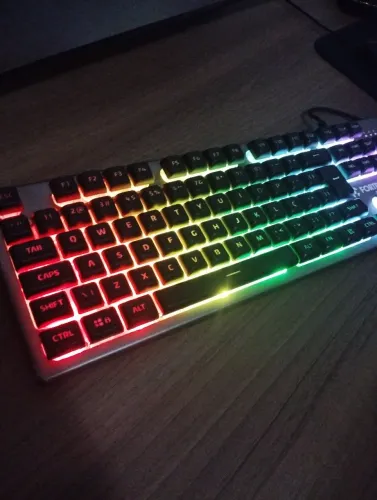 Teclado Semi-Mecanico semi-novo, poucos usos