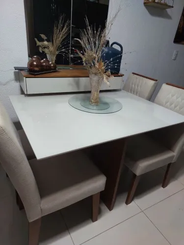 Mesa 4 cadeiras branca