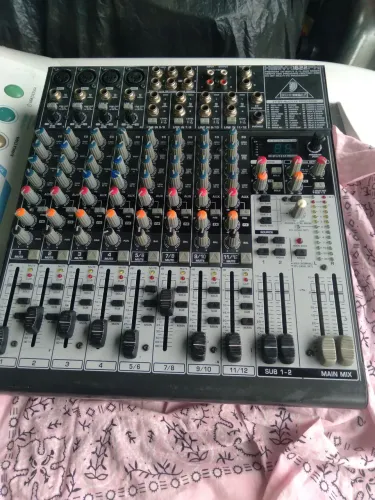 Vendo mesa completa para som