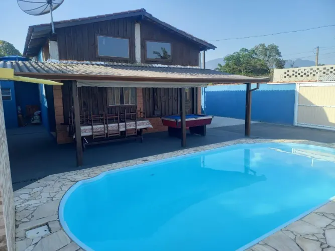 Casa com piscina na praia de Boraceia litoral norte - Sp