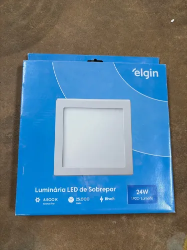 Luminária LED de sobrepor 6.500K branca fria NOVA NA CAIXA