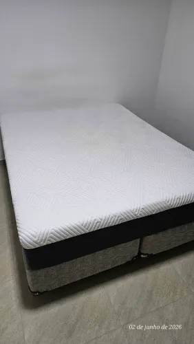 Cama box com colchão Emma tamanho Queen
