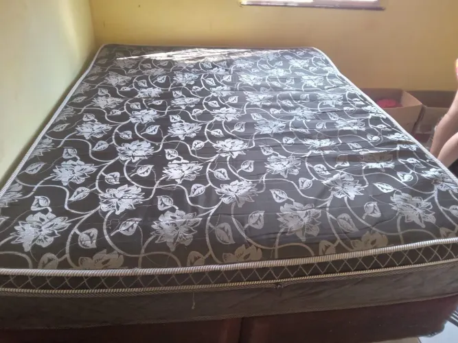 Vende-se cama Queen