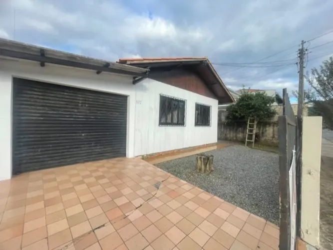 Casa Residencial com 4 quartos para alugar por R$ 2800.00, 180.00 m2 - BAEPENDI - JARAGUA