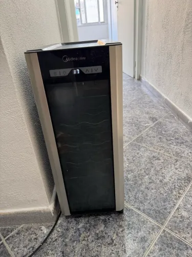 Adega midea 8 garrafas