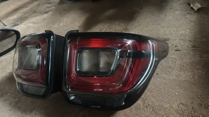 LANTERNA DIREITA FIAT STRADA