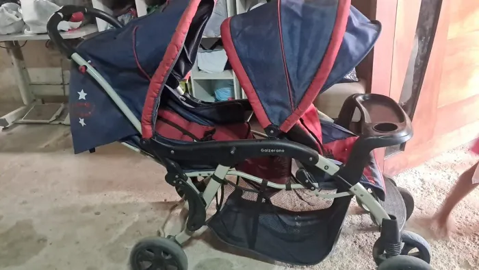 Vende-se carrinho de bebê para gêmeos Galzerano