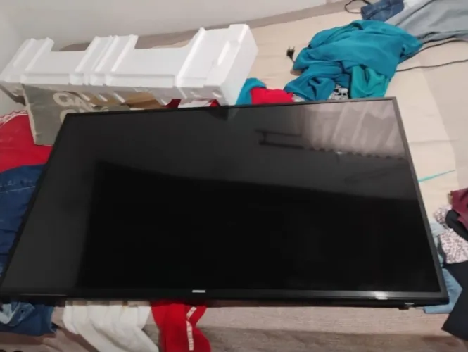 TV Samsung com defeito (liga, mas sem imagem) - para peças ou consertoto benefício