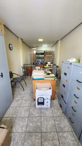 SALA COMERCIAL NO CENTRO DE VILA VELHA, EM BOA LOCALIZAÇÃO PERTINHO DE TODOS OS COMÉRCIOS.