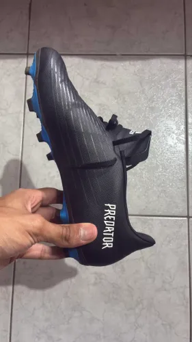 Chuteira adidas predator
