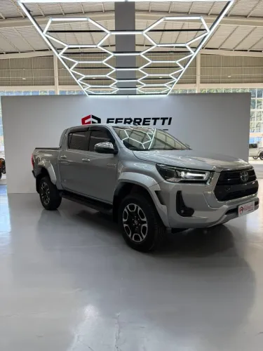 Toyota Hilux CD SR5 4X4 2.8 Diesel 2025