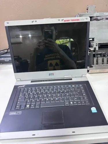 Notebook antigo Toshiba