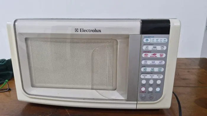 Microondas Electrolux mef33 23litros 220v