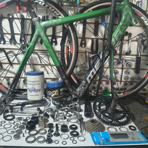 Vende-se speed merida tamanho 54, quadro, garfo, guidão e canote todos em fibra de carbono