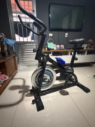Vendo bicicleta ergométrica 800 reais aceito propostas 