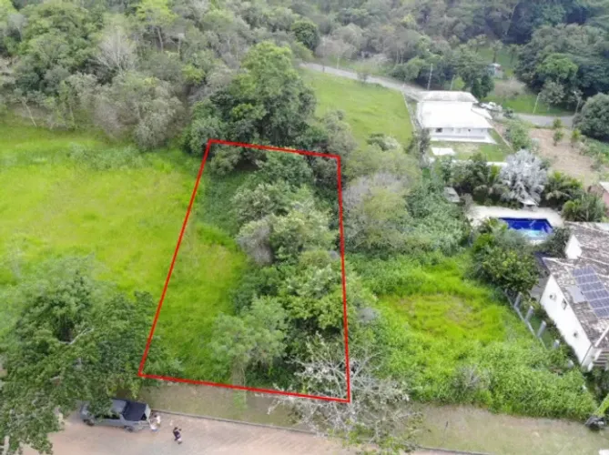 Terreno no Condomínio / Residencial Laranjeiras com 895m² em Macaé