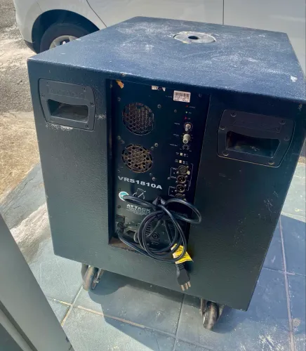 Sistema Attack 01 Sub VRS-1810A, 02 caixas VRF-1550A