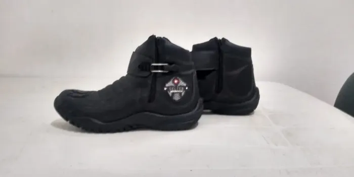 Bota motociclista tem disponível n 37 n 40 n 41 n 42 n 43