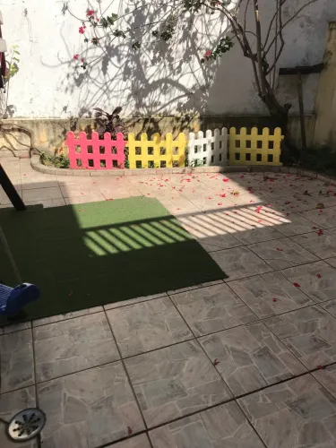 Móveis e brinquedos infantis