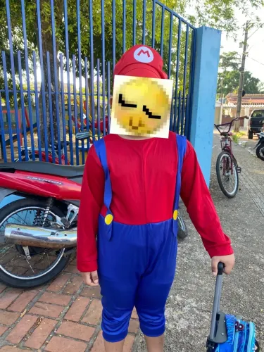 Roupa do Mário e chapéu