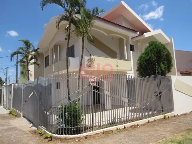 Sobrado para alugar em Maringá, no Jardim Monte Carlo, com 4 quartos, suíte, churrasqueira