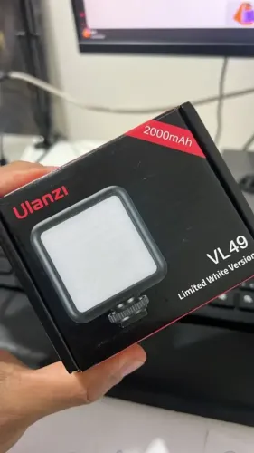 Luz Ulanzi VL49 RGB (Com defeito) e White