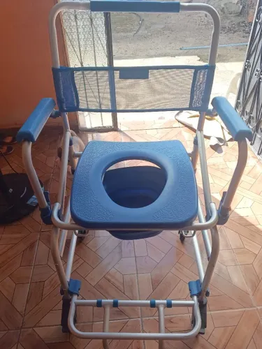Vende-se cadeira de banho