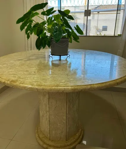 Mesa de Mármore travertino