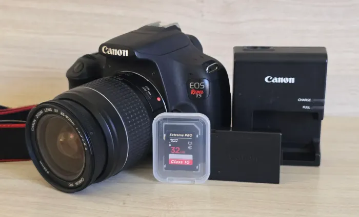 CANON T5 + LENTE CANON 28-80MM + CARTÃO DE MEMÓRIA