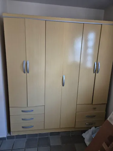 Quarda roupa PARA VENDER RÁPIDO, ESTOU DE MUDANÇA