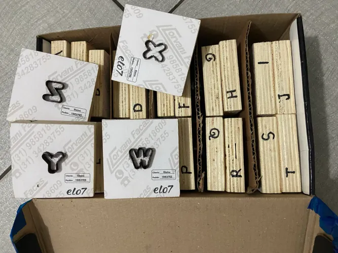 KIT COMPLETO DE CORTADOR ALFABÉTICO - LETRAS 2 cm.
