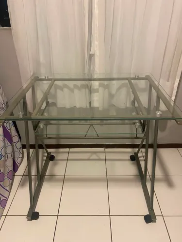 Escrivaninha de ferro