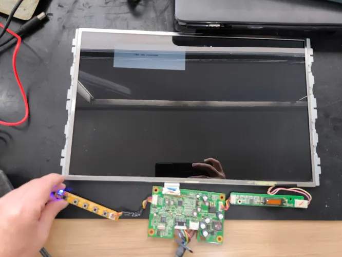 Kit LCD 15.4 com Controladora VGA - Completo, sem Fonte